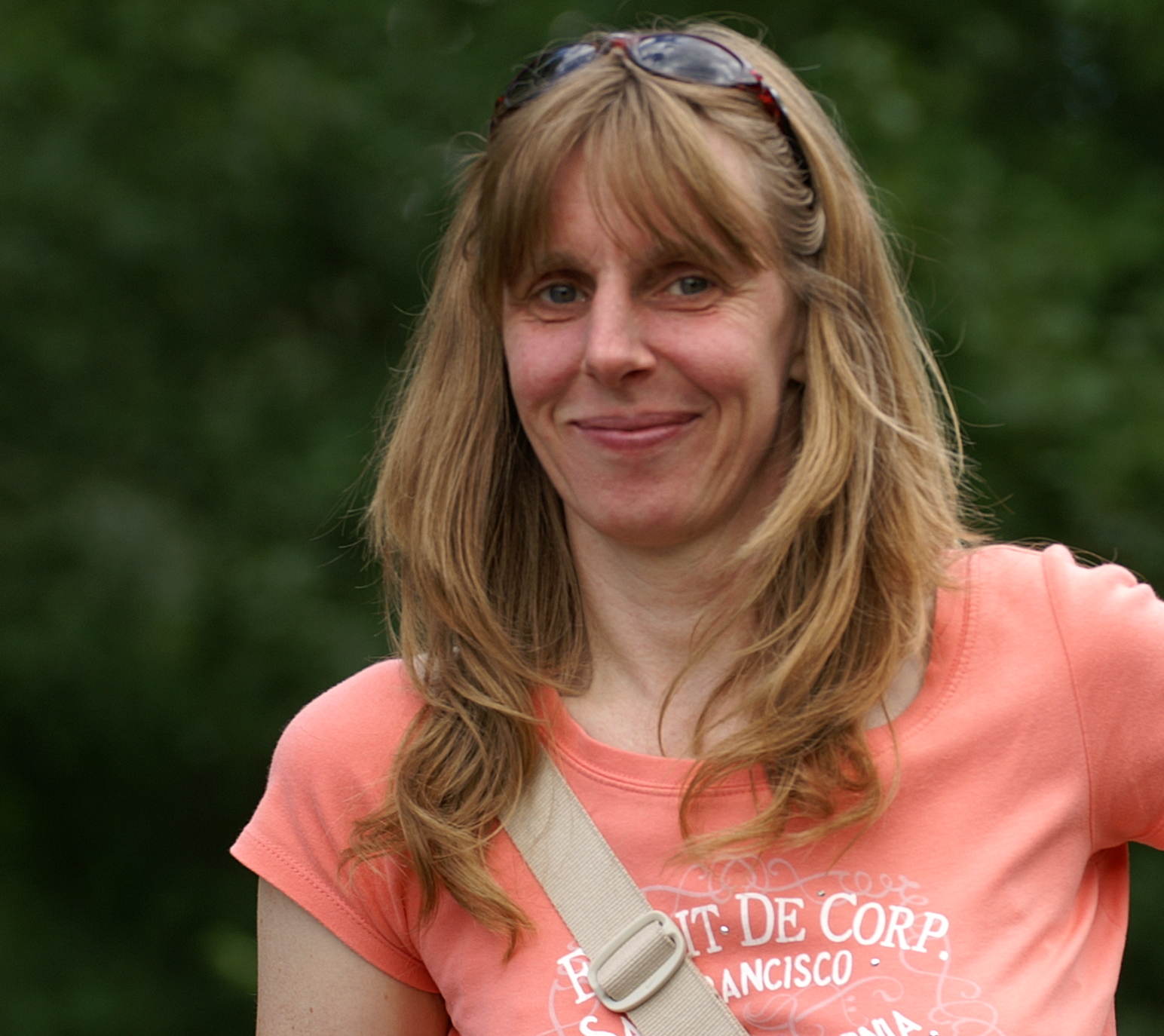Astrid></p>

    </td>
    <td width=